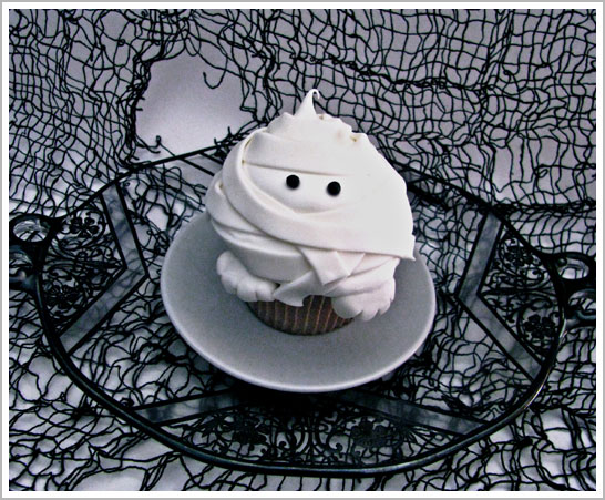 Halloween Mummy Cupcake DIY