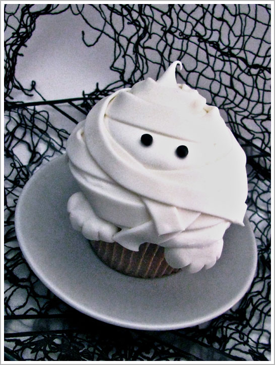 Halloween Mummy Cupcakes DIY