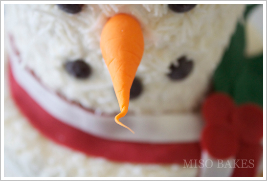 Easy DIY Snowman Cake Easy DIY Snowman Cake