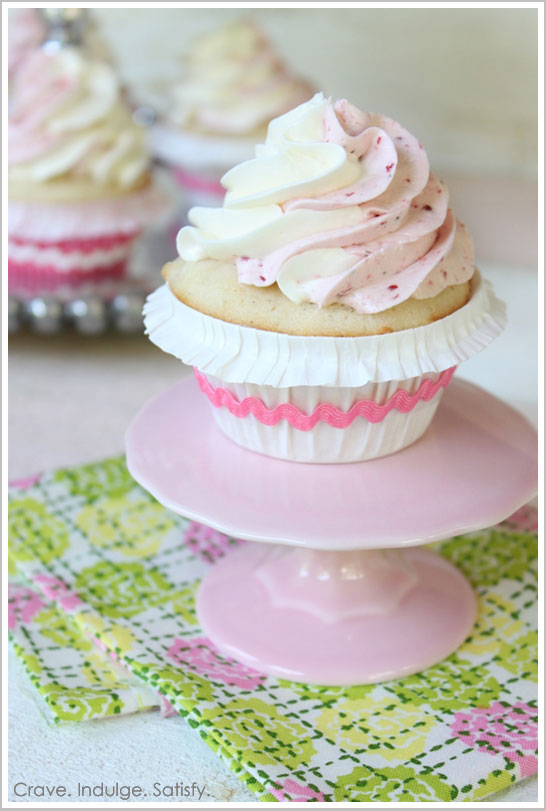 Strawberry & Vanilla Cream Swirl Cupcakes Strawberry & Vanilla Cream Swirl Cupcakes